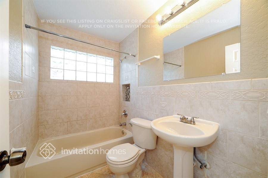 Building Photo - 8945 Bayaud Dr
