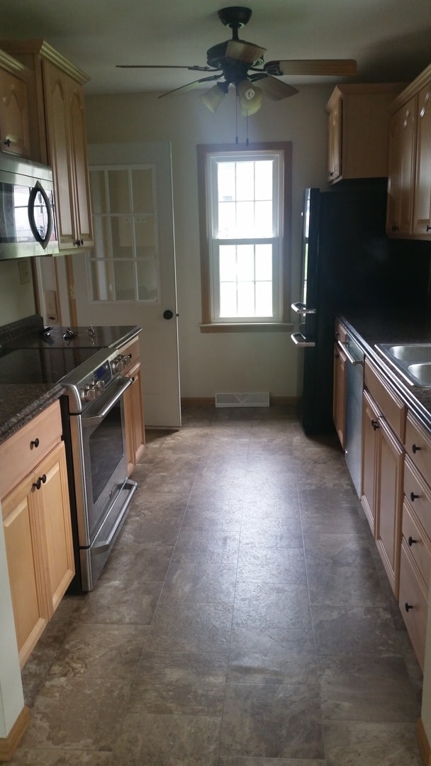 Building Photo - 3 Bedroom, 2 Bath House in Clinton, IA