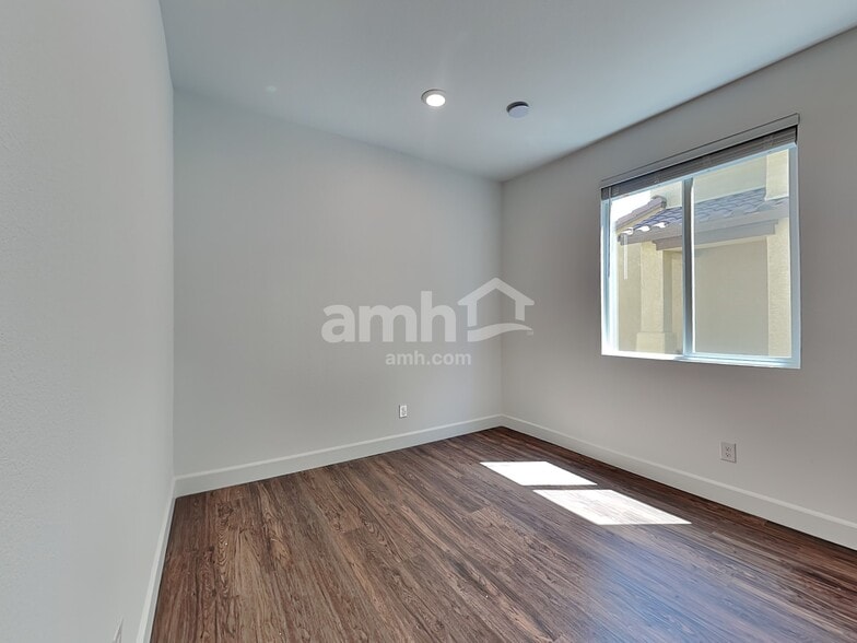 Building Photo - 9171 Ribbon Mdw Ct