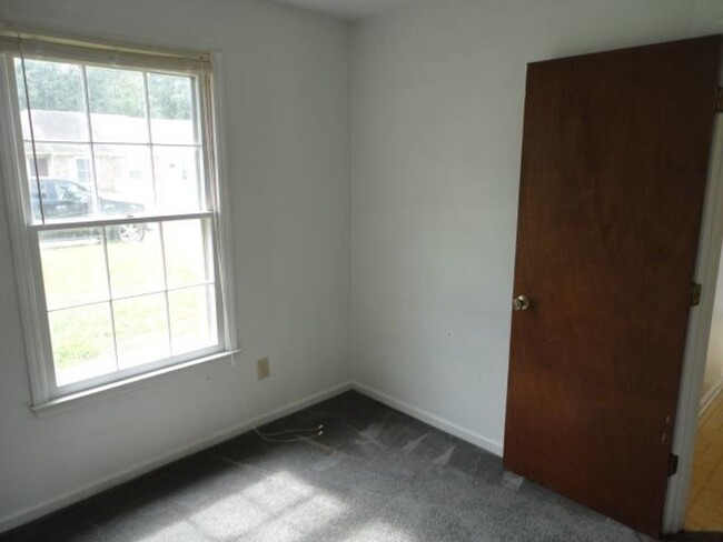 Building Photo - Two bedroom and two bath duplex located ju...