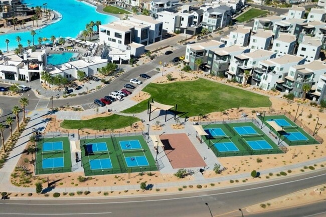 Building Photo - 2-Bed 2-Bath Desert Color Condo!!