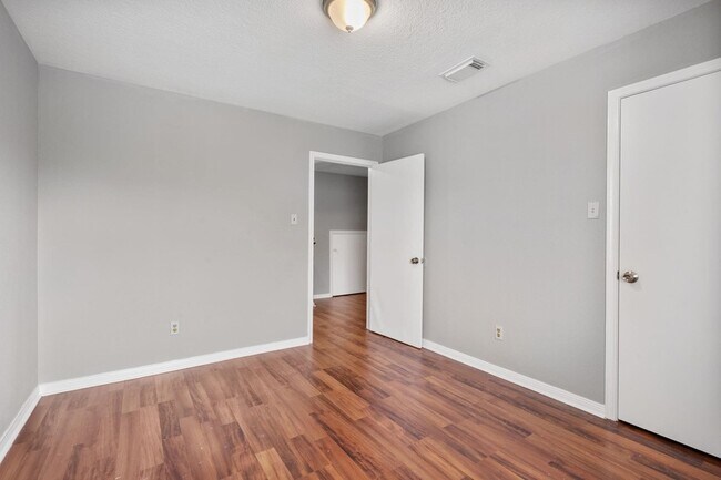 Building Photo - 8514 Deer Meadow Dr