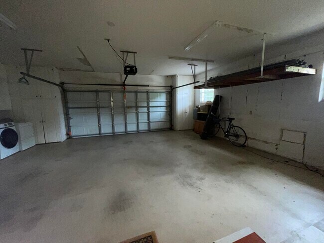 Building Photo - 2874 NE Rosetree Dr