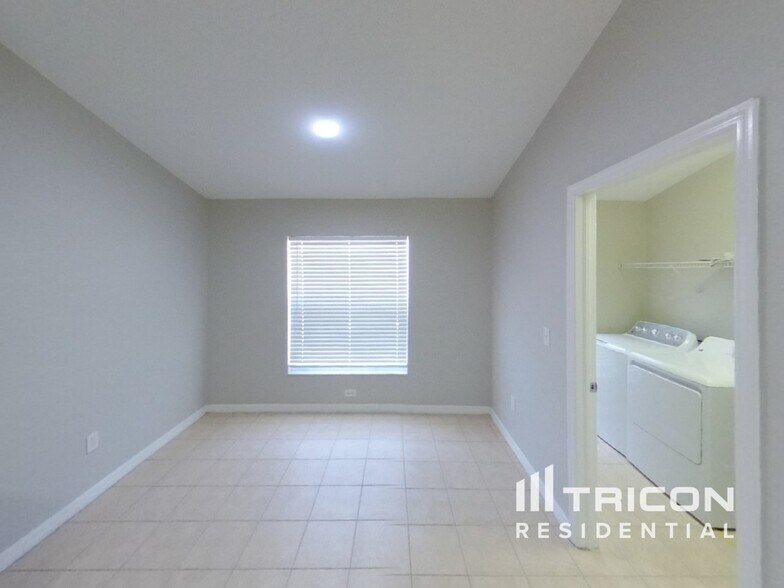 Building Photo - 11149 Rodeo Ln