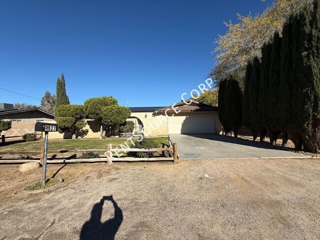 Building Photo - 4827 W Ave L 6