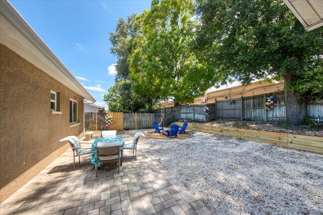 Building Photo - 2661 Knoll St E