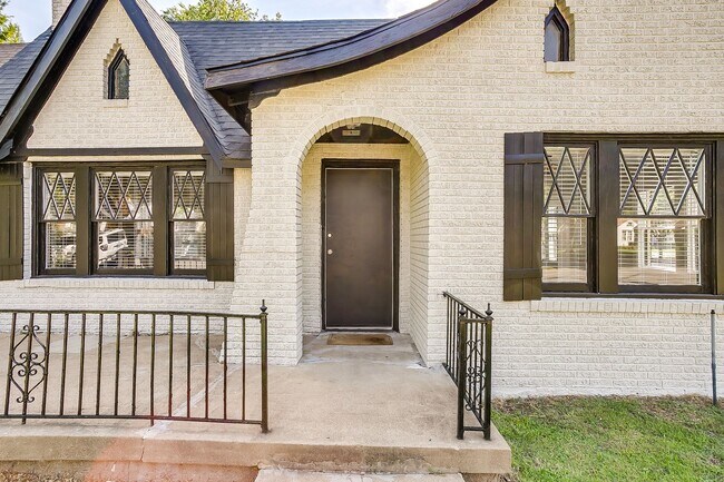 Building Photo - 3257 Greene Ave