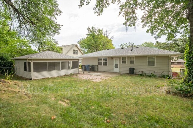 Building Photo - 3934 Oakshire Rd