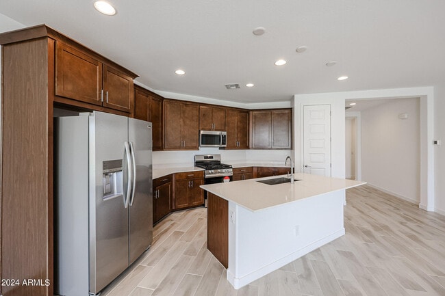 Building Photo - 7680 W Honeysuckle Dr