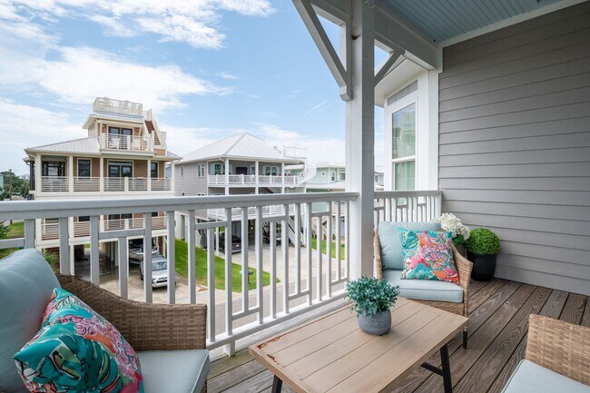 Building Photo - FURNISHED MONTHLY BEACH HOME  WITH UNOBSTRUCTED VIEWS OF THE ICW