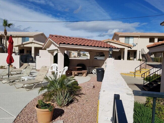 Building Photo - Furnished Condo Summer Rental