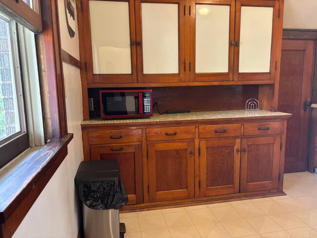 Building Photo - 2119 Lasalle St