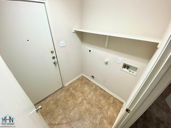 Building Photo - Inviting, Bright, Fresh, and Ready to Welc...