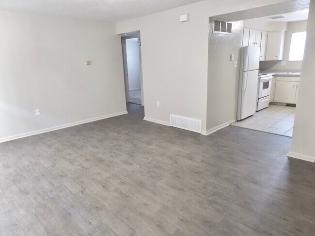Building Photo - 2014 W 4700 S