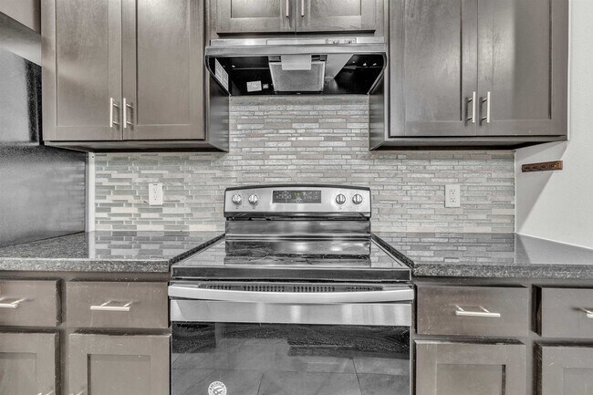Building Photo - 204 Welland Dr