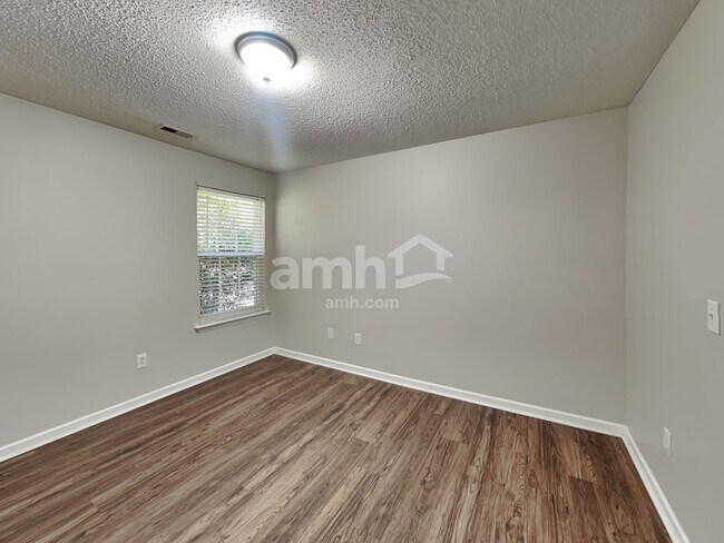 Building Photo - 3928 Edgeview Dr