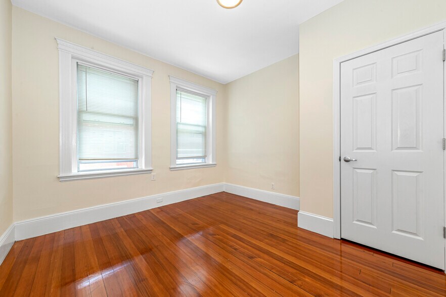 Building Photo - 46 Brackett St