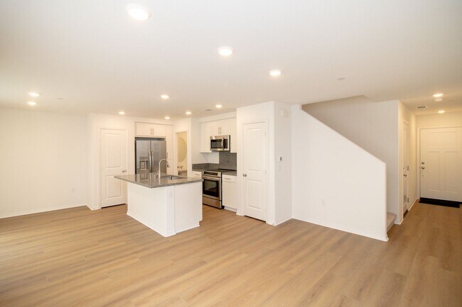 Building Photo - Brand New 3 Bed / 3 Bath Townhome In River...