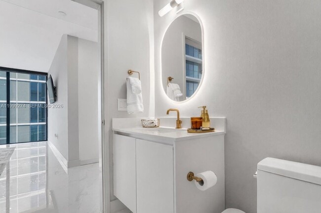 Building Photo - 700 NE 24th St