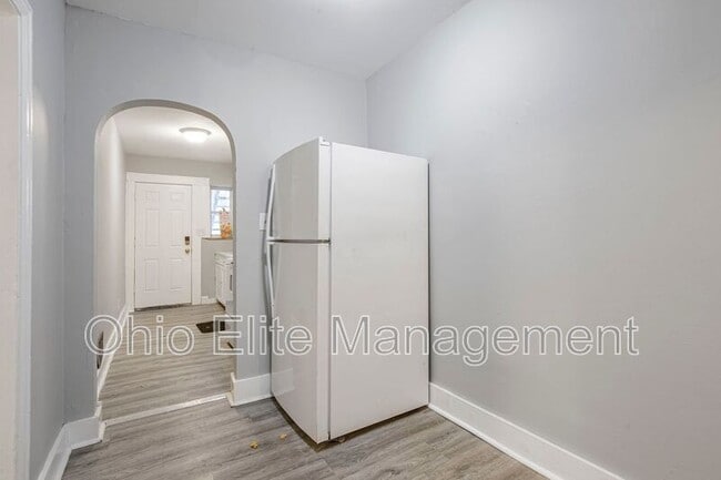 Building Photo - 987 Lilley Ave