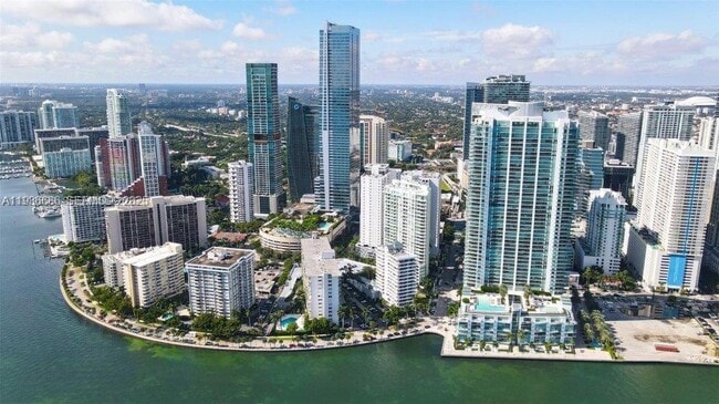 Building Photo - 1331 Brickell Bay Dr