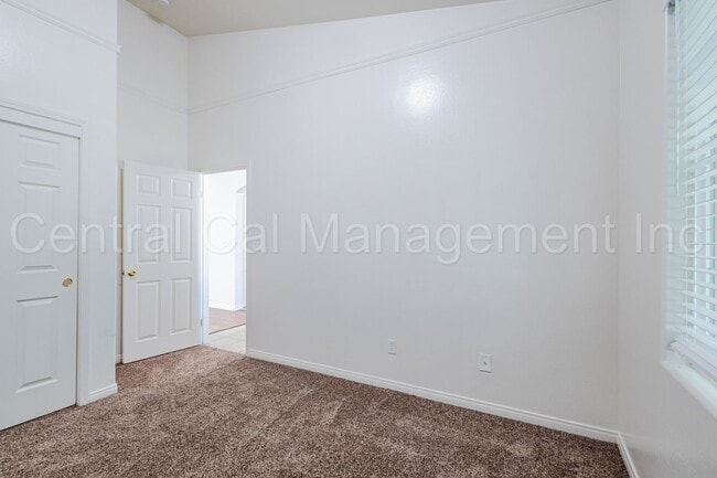 Building Photo - 4 Bedroom, 2 Bath Home in Desired Northwes...