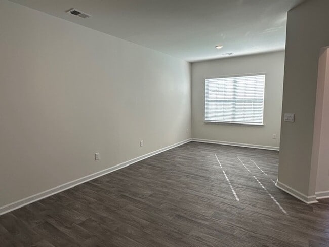 Building Photo - Graham