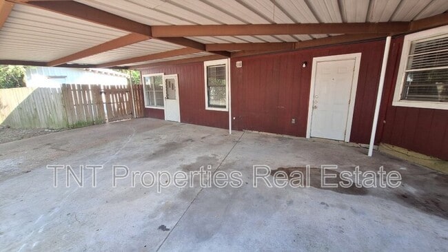 Building Photo - 201 Elm Ave