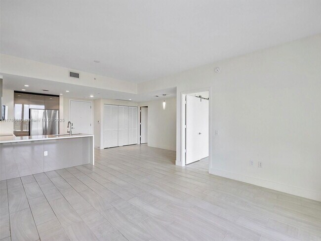 Building Photo - 2000 Metropica Wy