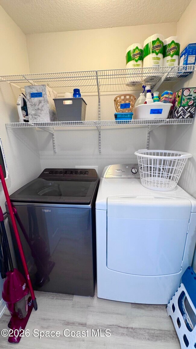 Building Photo - 6828 Toland Dr