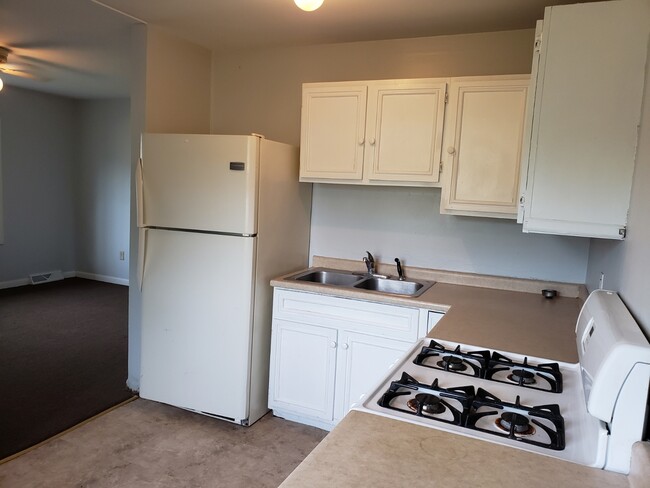 Kitchen - 20 Parker Drive