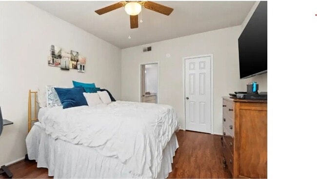 Building Photo - Charming 2BR Condo in Houston