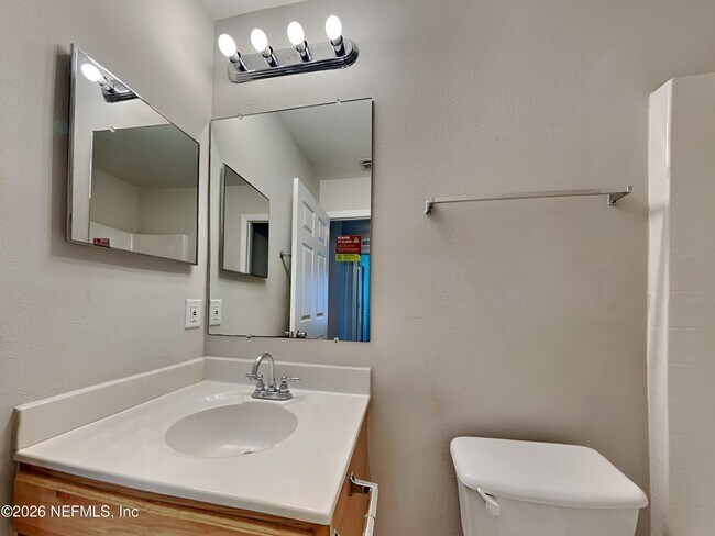 Building Photo - 6637 Gentle Oaks Dr E