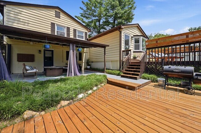 Building Photo - 6426 Carriage Dr