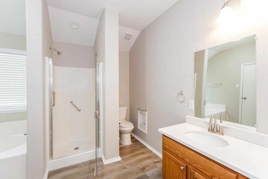 Building Photo - 3737 Sapphire St