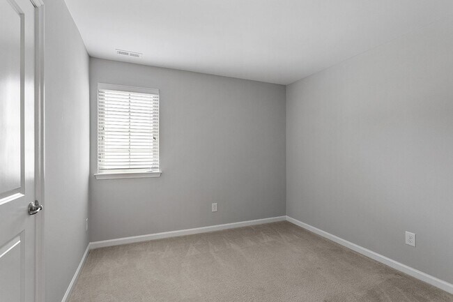 Building Photo - 1121 Survada Ln