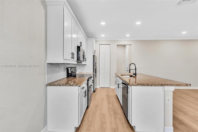 Building Photo - 11541 SW 15th Ave