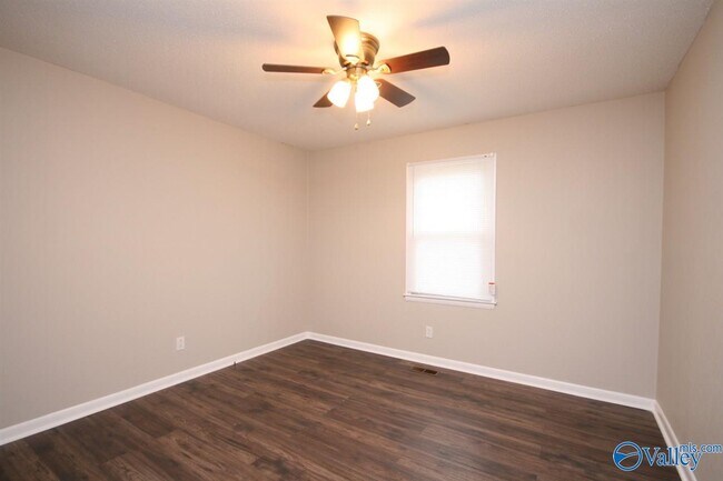 Building Photo - 6206 NW Angus Cir