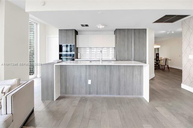 Building Photo - 2900 NE 7th Ave