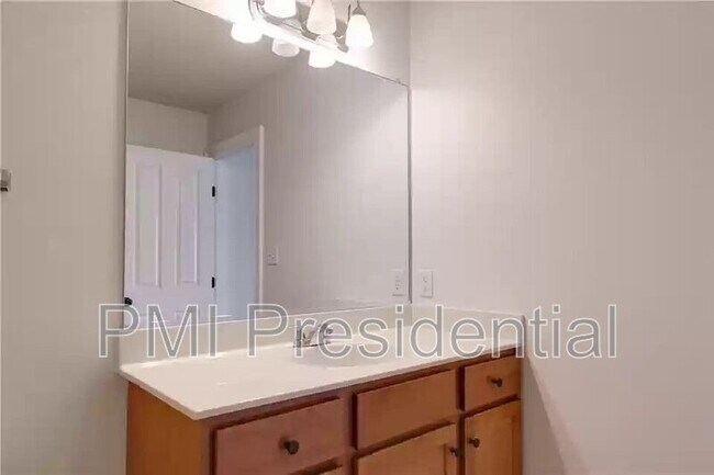 Building Photo - 1107 N 27th St
