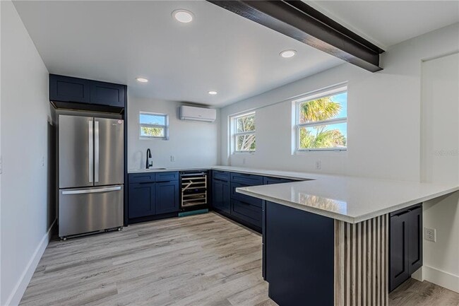 Building Photo - 2061 S Peninsula Dr