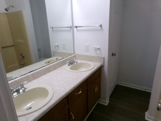 Building Photo - 14299 Peterson Ln