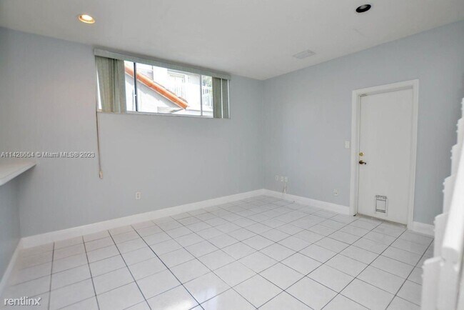 Building Photo - 3 br, 2.5 bath House - 3290 N 37th Ter