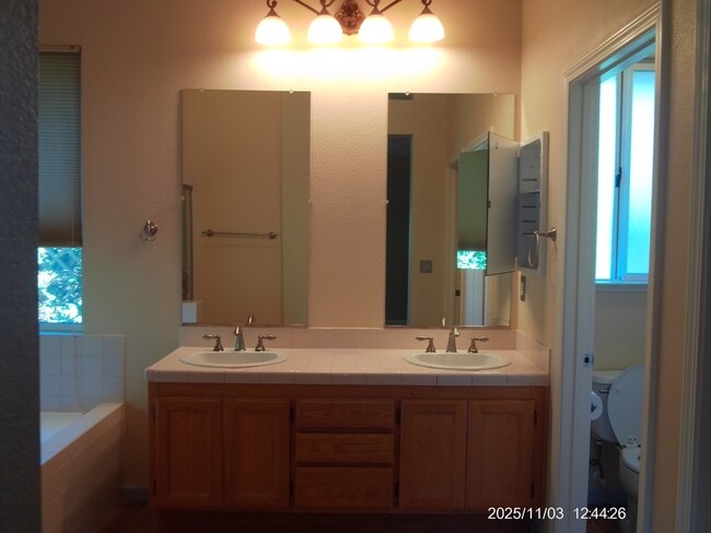 Building Photo - 1325 Jamie Dr