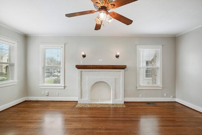 Building Photo - 5924 La Vista Dr