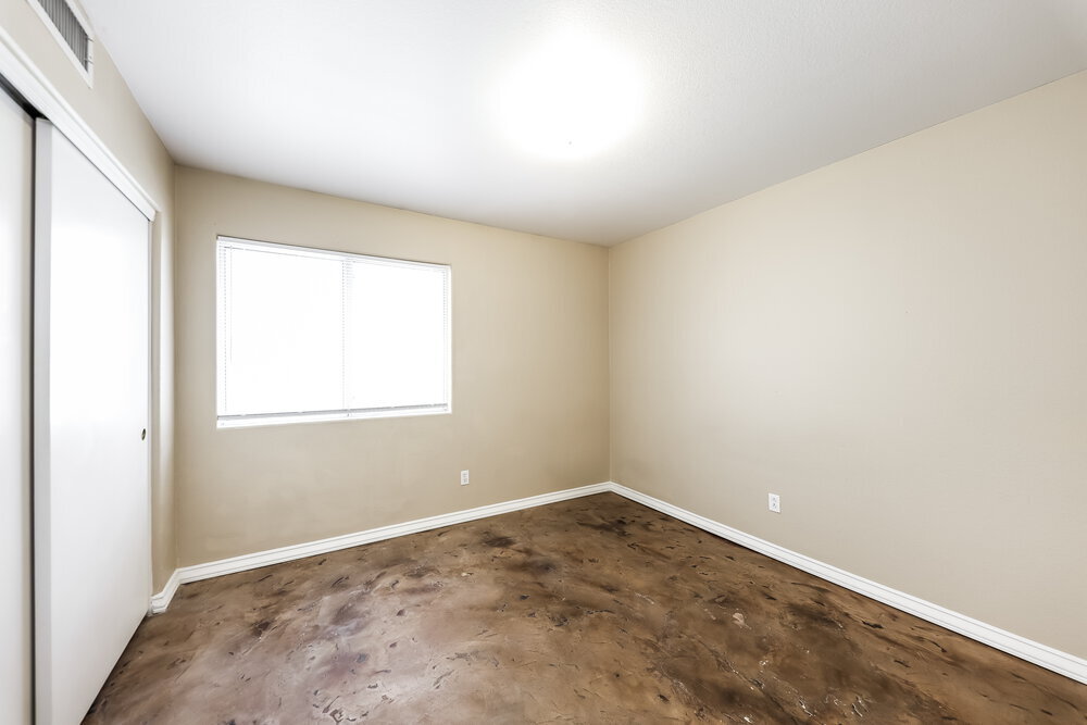 Building Photo - 1327 E Muriel Dr