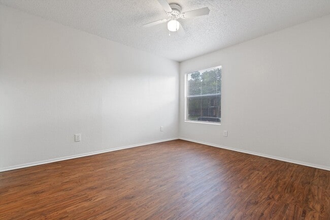 Building Photo - 205 3rd St