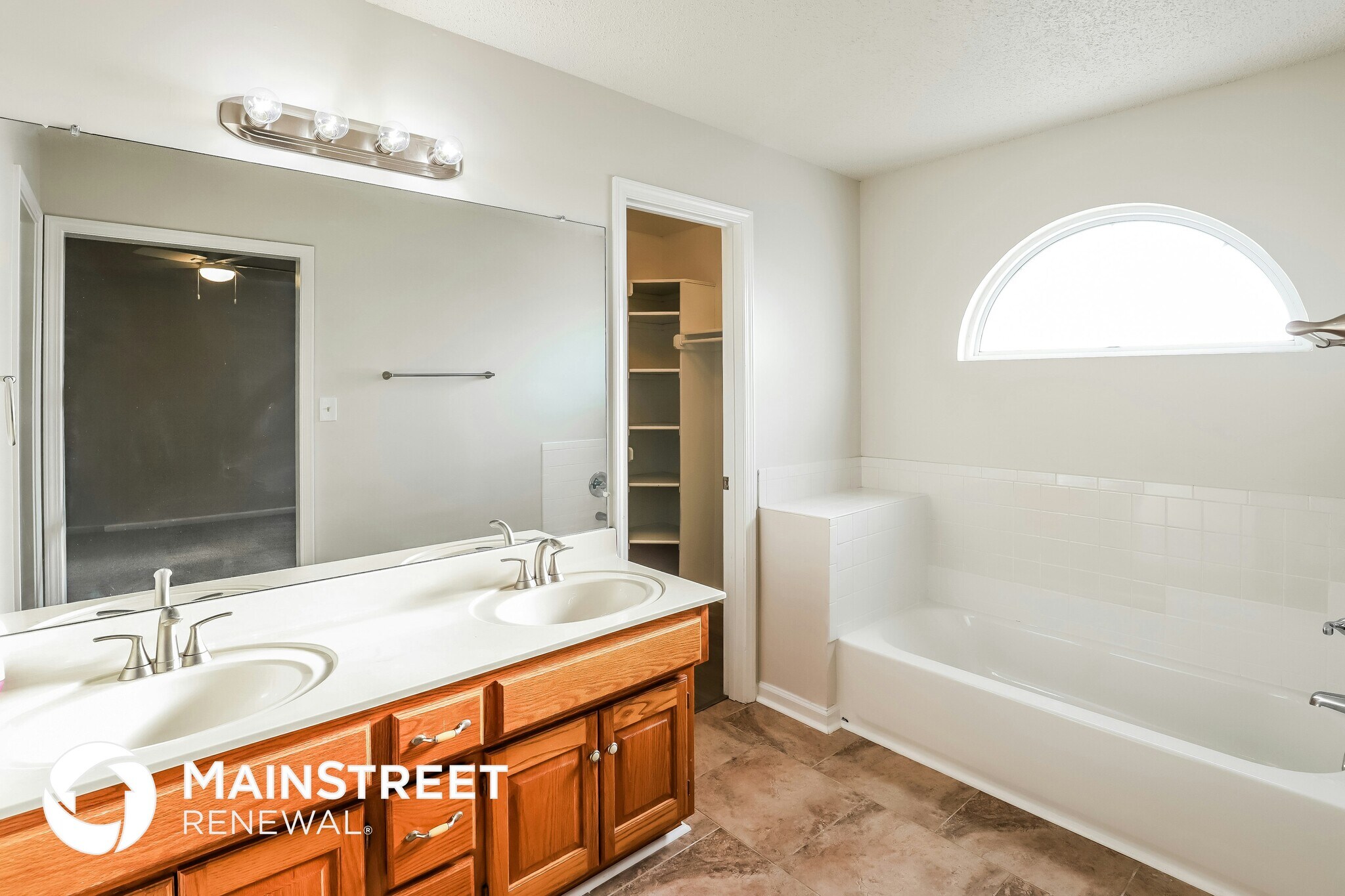 Building Photo - 820 NW Rosaceae Dr