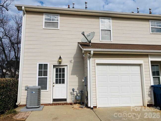 Building Photo - 8004 Strandhill Rd