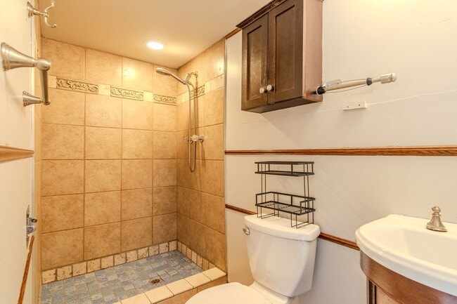 Building Photo - Charming 3-Bed, 2-Bath Brick Ranch in Saint Clair Shores – Move-In Ready!